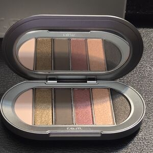 r.e.m. beauty by Ariana Grande Eyeshadow Palette Midnight Shadow - SmittenKitten